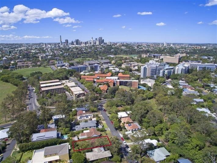 2 Boomerang Road ST LUCIA QLD