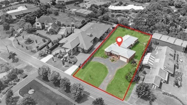 14 Redgum Close WERRIBEE VIC