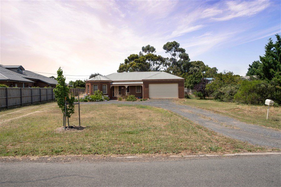 14 Redgum Close WERRIBEE VIC