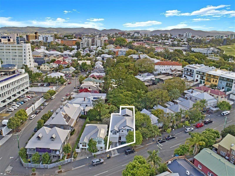 126 Fortescue Street SPRING HILL QLD