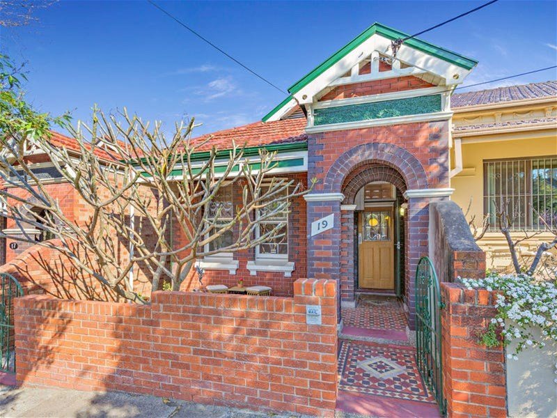 19 Myrtle STANMORE NSW