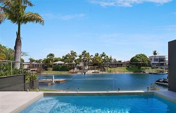 1/16 Sheridan Park Avenue BROADBEACH WATERS QLD