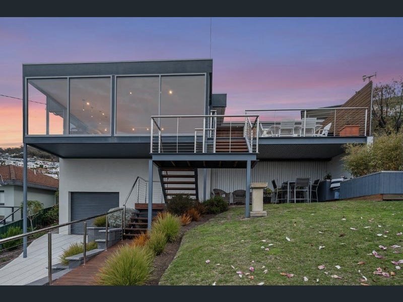 8 Wandeet Place, Sandy Bay, Tas 7005